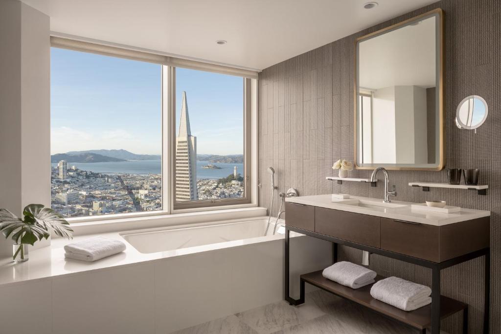 Four Seasons Hotel San Francisco at Embarcadero